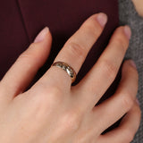 Anillo ancho lapidado