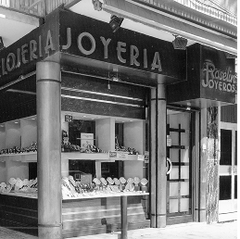 Exterior de la tienda Roselin en la calle Pinto (Parla, 1970)