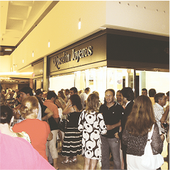 Inauguración de tienda Roselin con numeroso público