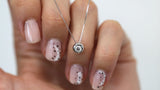 Cómo combinar joyas de diamantes con otros accesorios