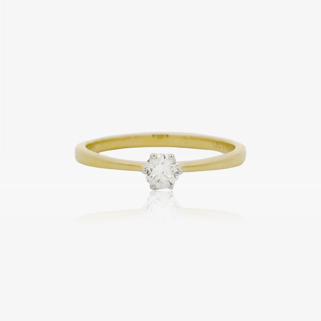 Anillo solitario DC
