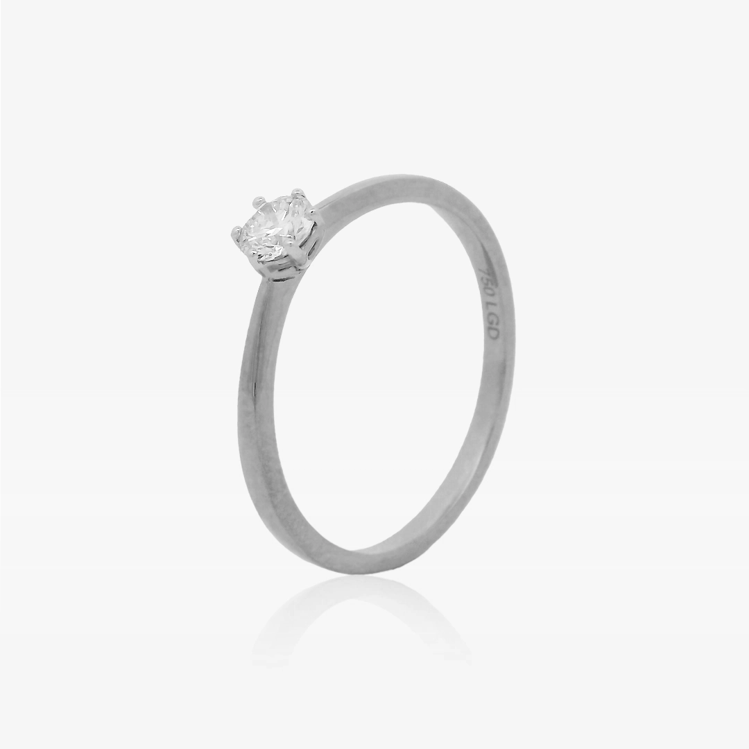 Anillo solitario DC