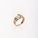 Two-tone rhombus ring