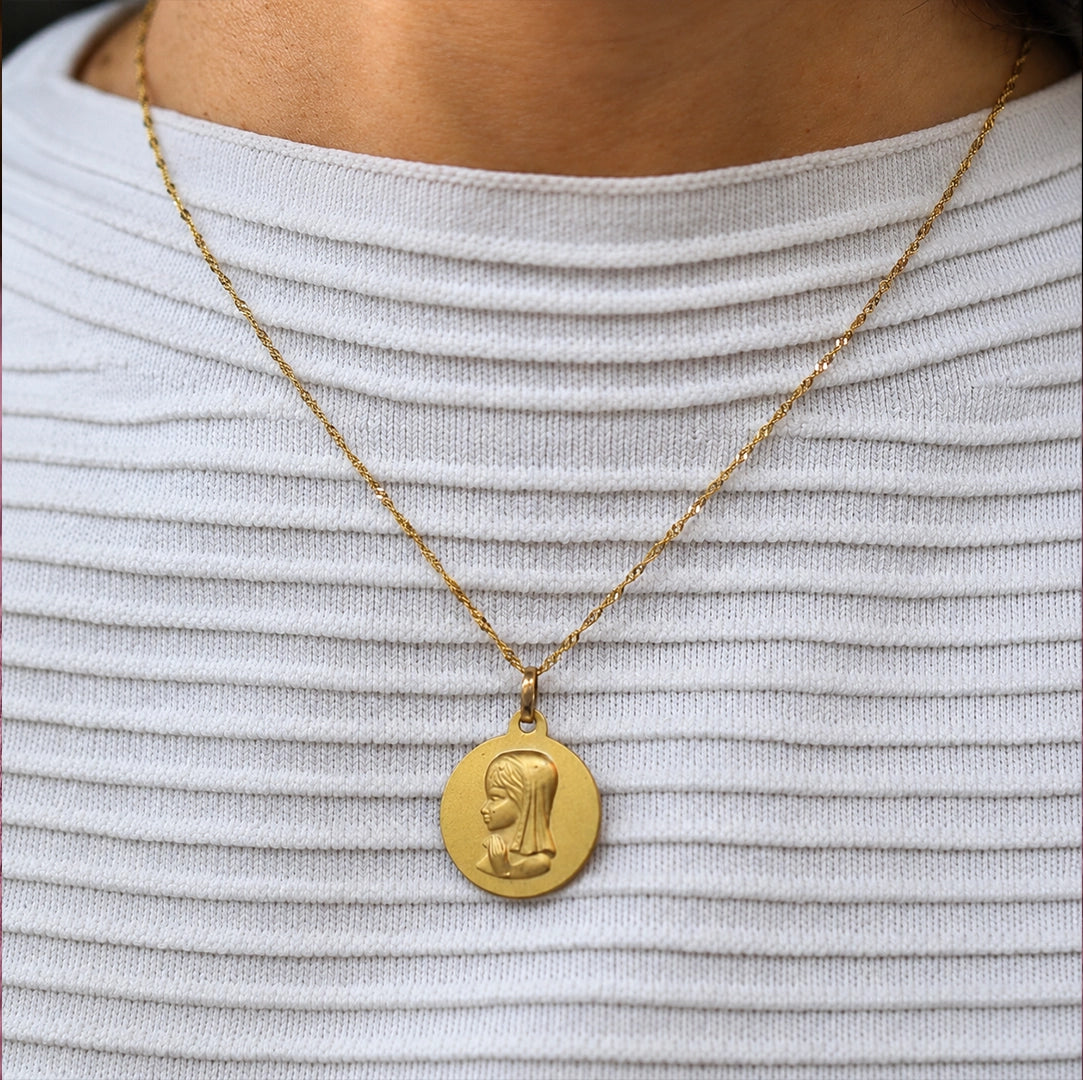 Medalla virgen niña