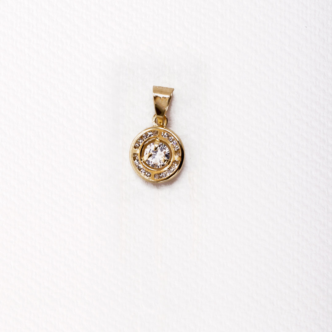 Round pendant with zircons