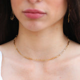 Collar fígaro granulado.