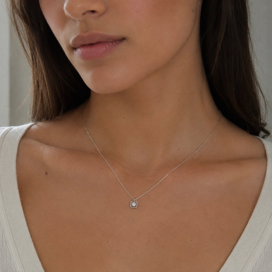 Collar square diamond