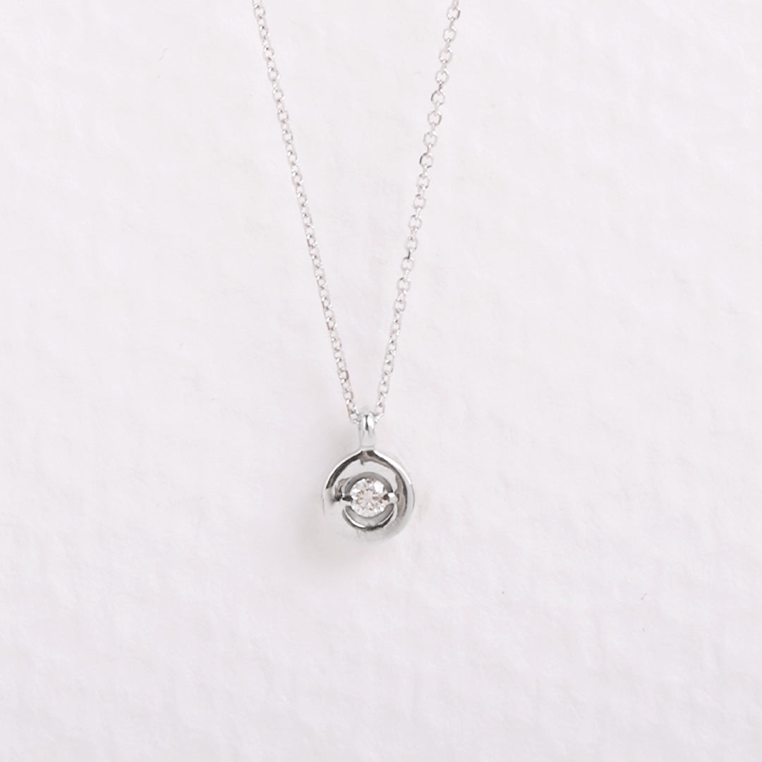 Diamond Round Necklace.