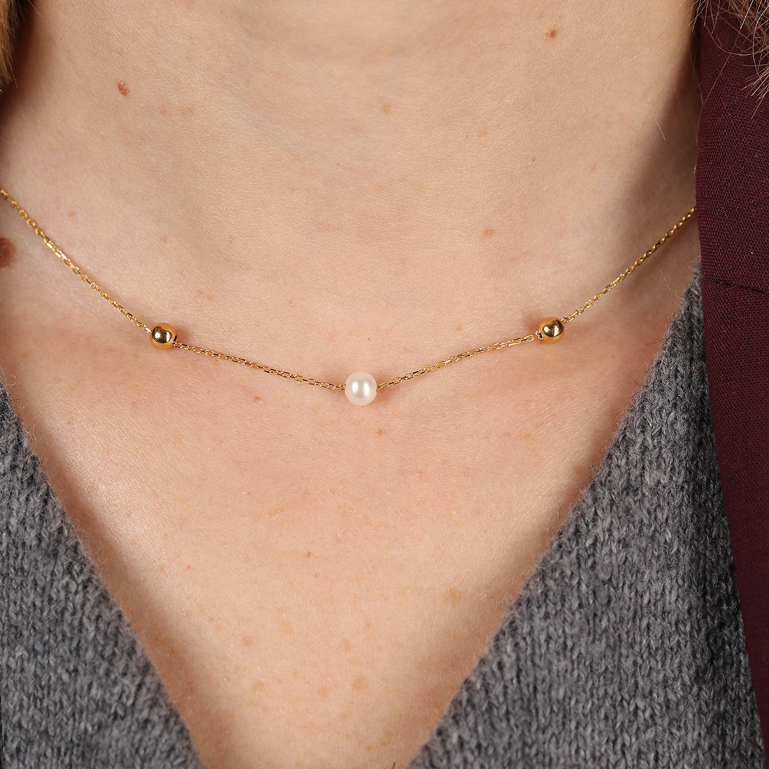 Pearl and ball necklace.