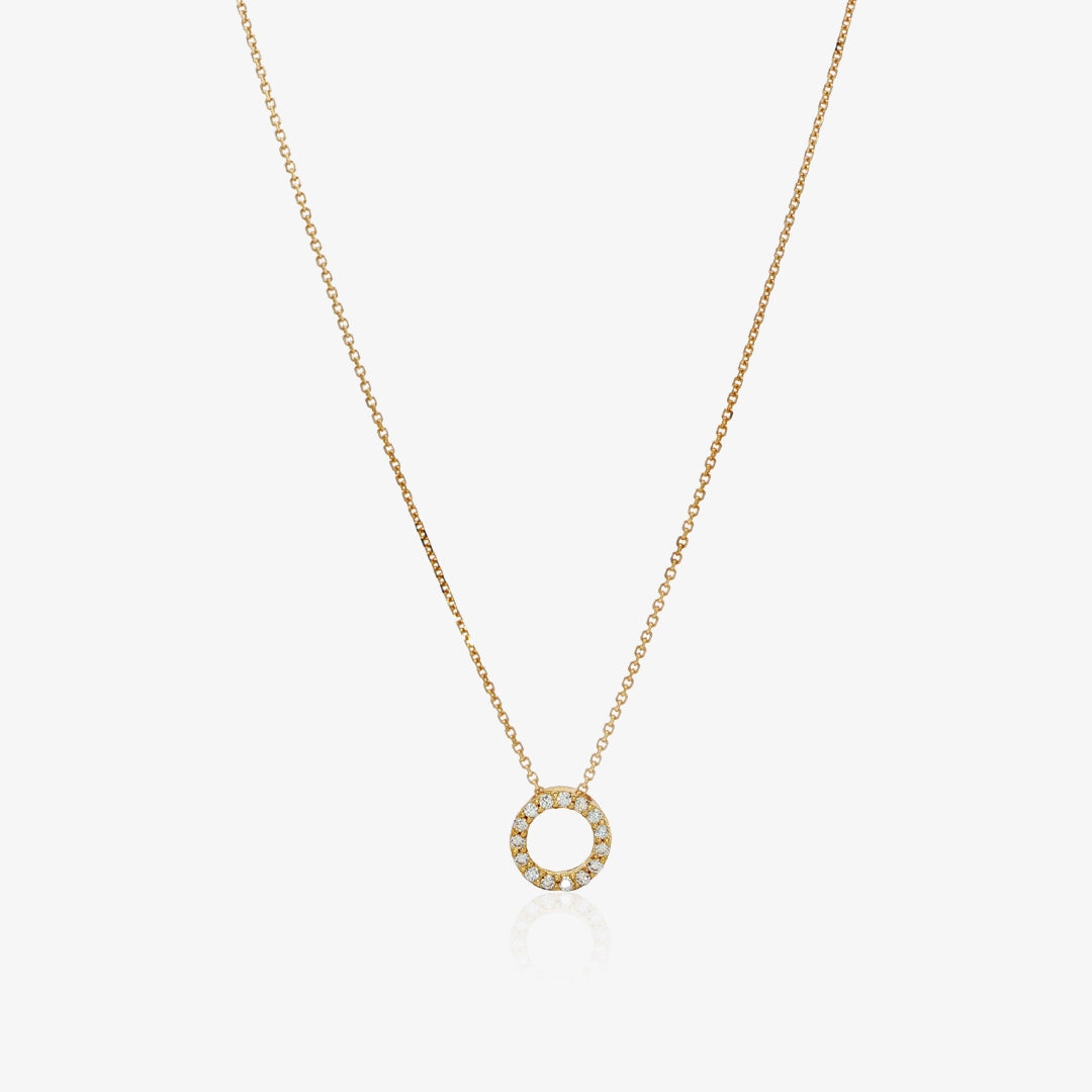 Collar circulo calado.