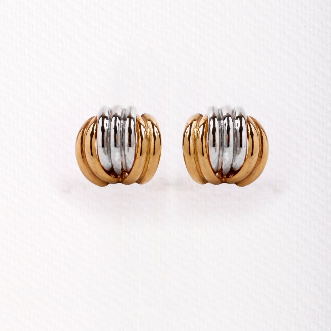 Two-tone shell earring